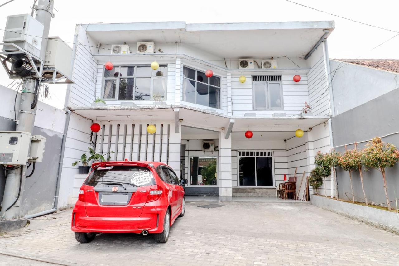 Hotel Bintang Маланг Экстерьер фото