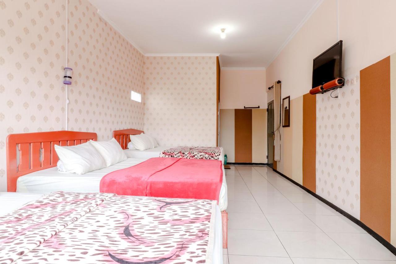 Hotel Bintang Маланг Экстерьер фото