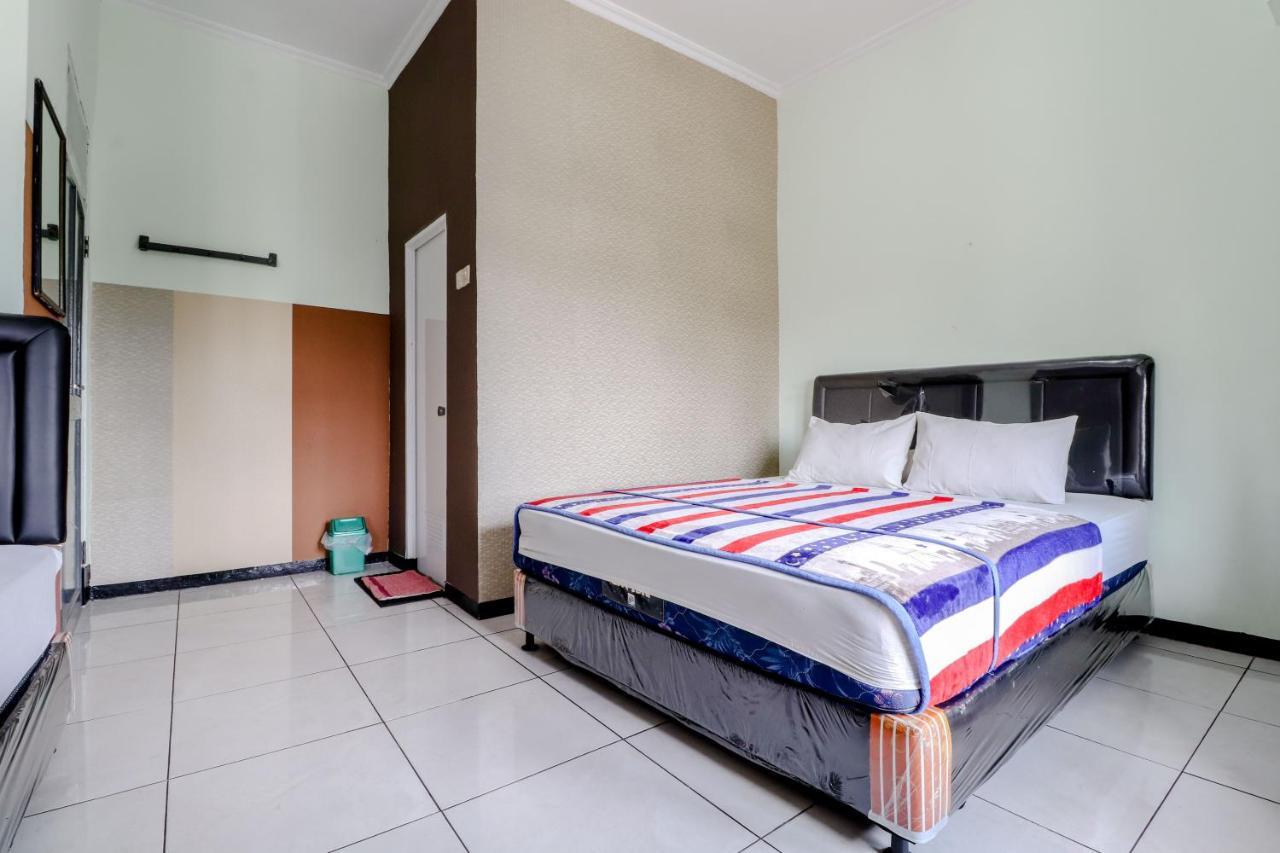 Hotel Bintang Маланг Экстерьер фото