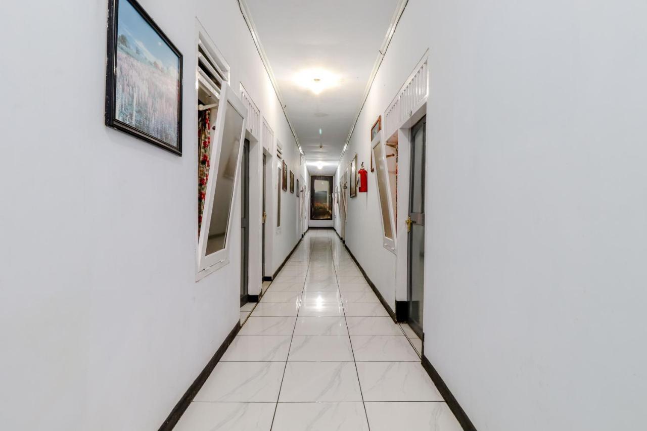 Hotel Bintang Маланг Экстерьер фото