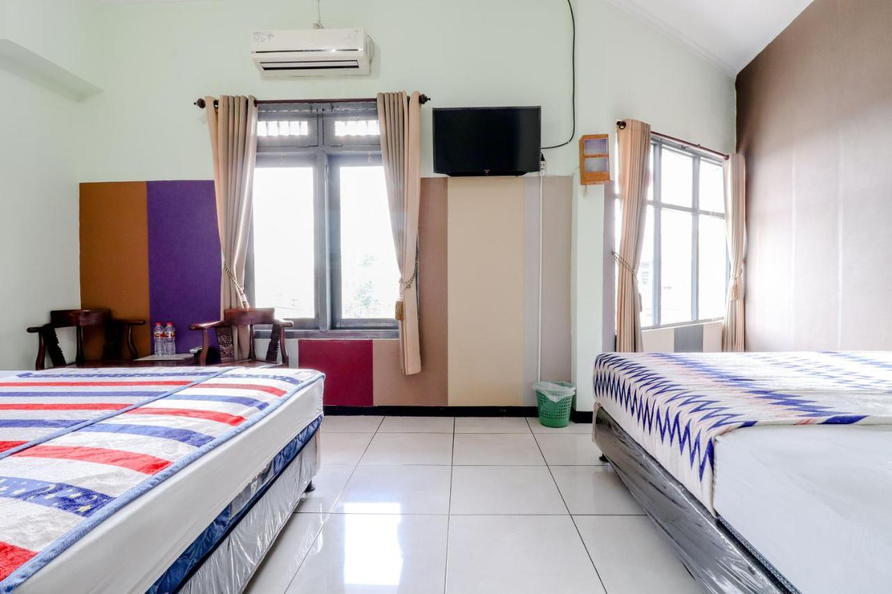 Hotel Bintang Маланг Экстерьер фото