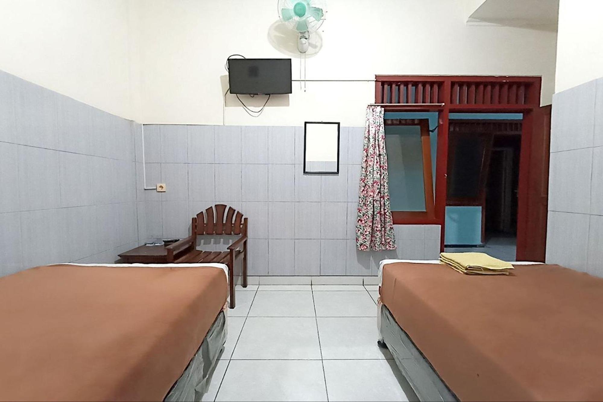 Hotel Bintang Маланг Экстерьер фото