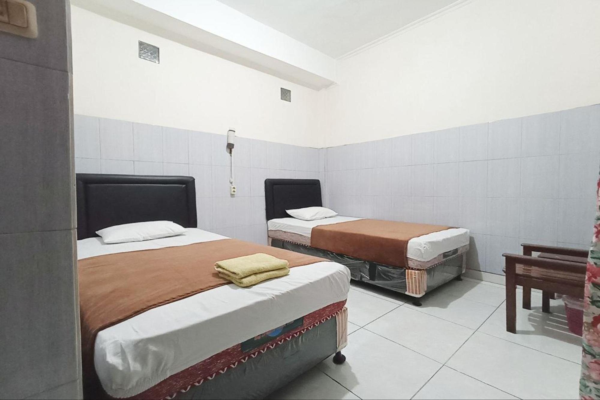Hotel Bintang Маланг Экстерьер фото