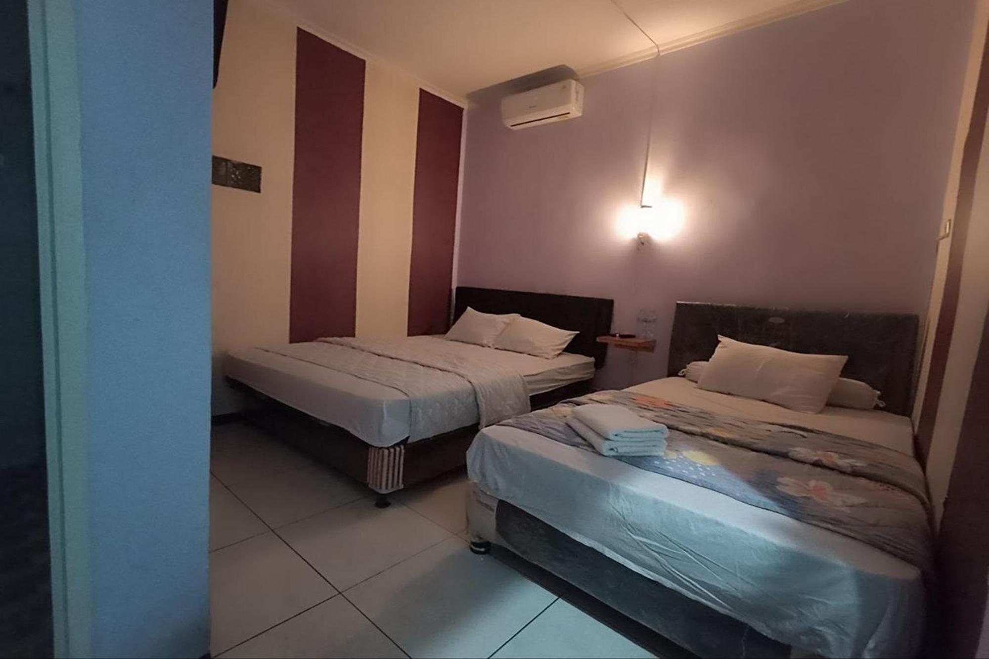 Hotel Bintang Маланг Экстерьер фото